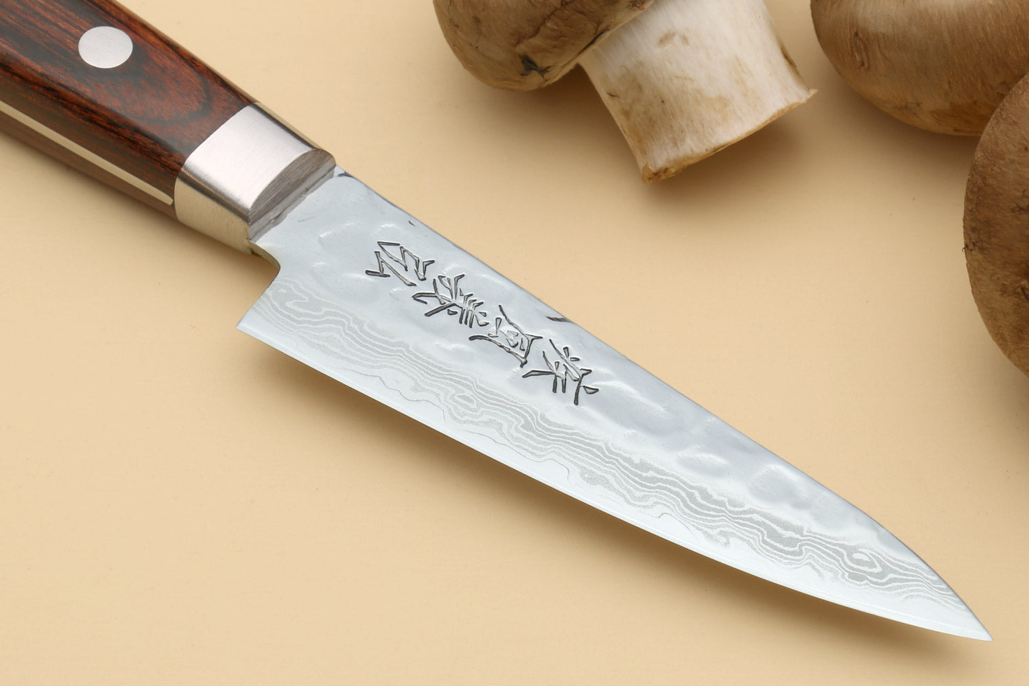 Yoshihiro VG-10 16 Layer Hammered Damascus Stainless Steel Santoku Chefs  Knife (7'' (180mm))